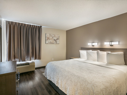 波士顿洛根红顶Plus酒店主图