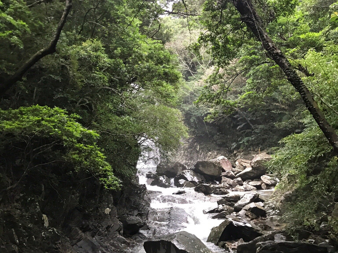 Hiji Waterfall景点图片