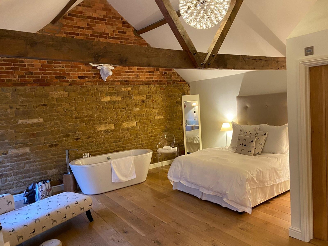 The Coach House Denton主图