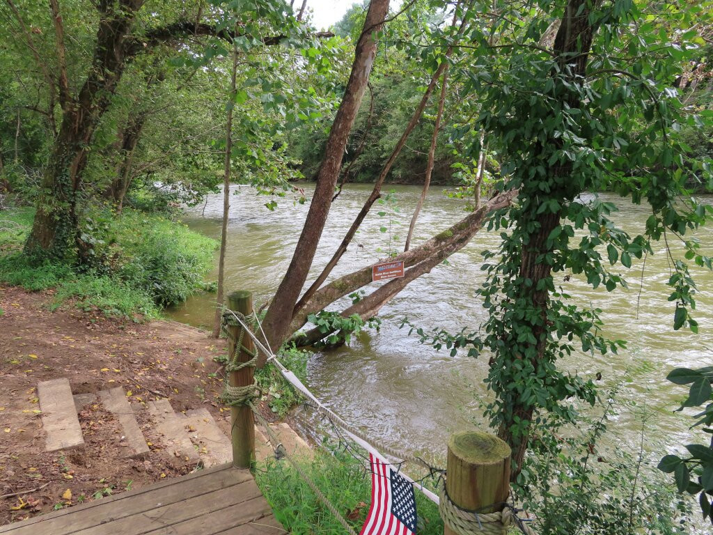 Smith River Outfitters-Bassett必去景点