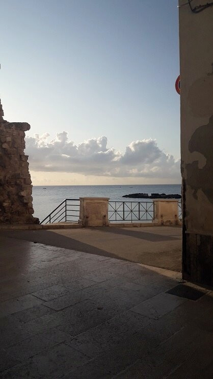 Cala Porta Vecchia-莫诺波利必去景点