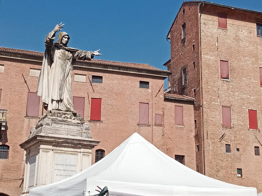 Statua di Girolamo Savonarola-费拉拉必去景点