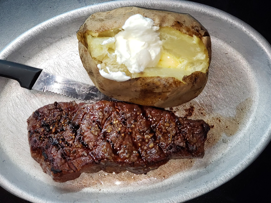 County Line Bar & Grill-Hartville必去景点