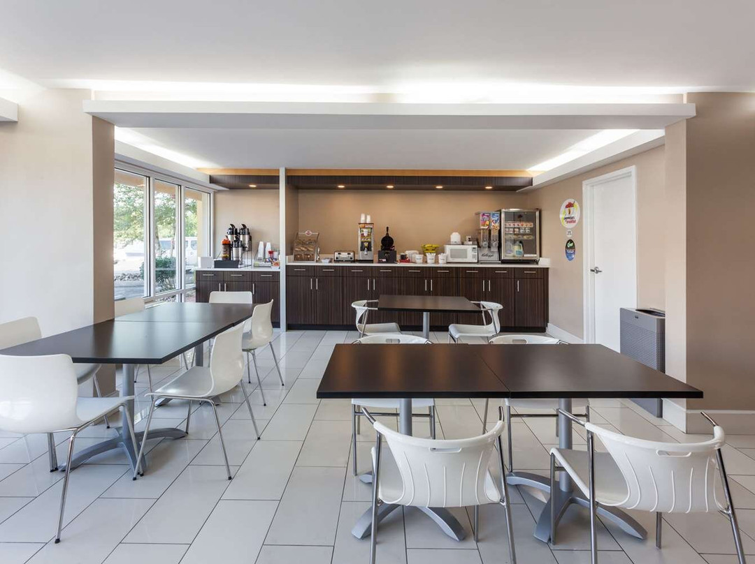 Super 8 by Wyndham Dalton/Convention Center Area主图