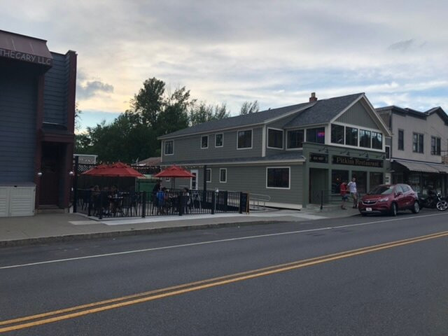 Schroon Lake餐馆和美食-Pitkins Restaurant