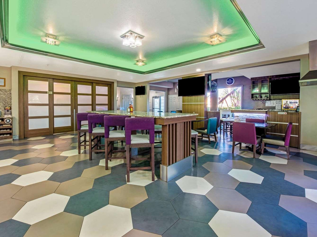 休斯顿金伍德医疗拉昆塔温德姆套房酒店主图