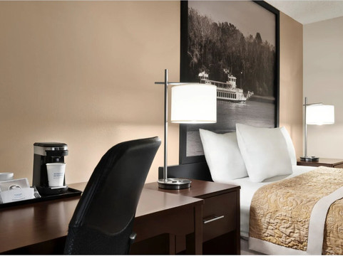 克利尔莱克速8酒店主图