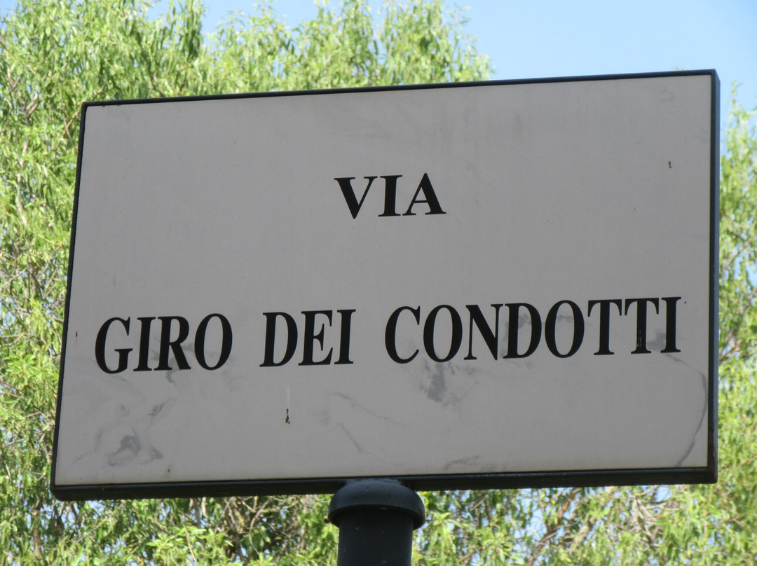 Giro dei Condotti-斯波莱托必去景点