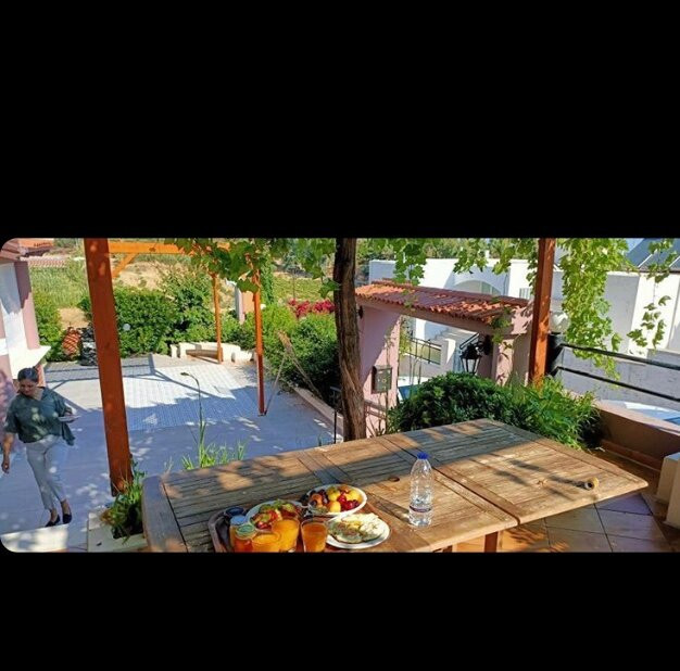 Yasmine Apartments主图