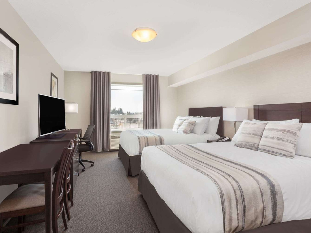 草原城温德姆华美达酒店主图