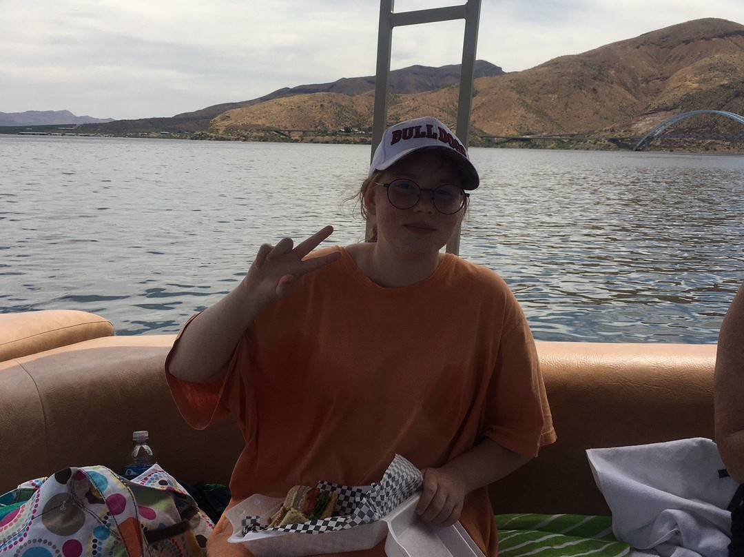 Theodore Roosevelt Lake Marina-Roosevelt必去景点