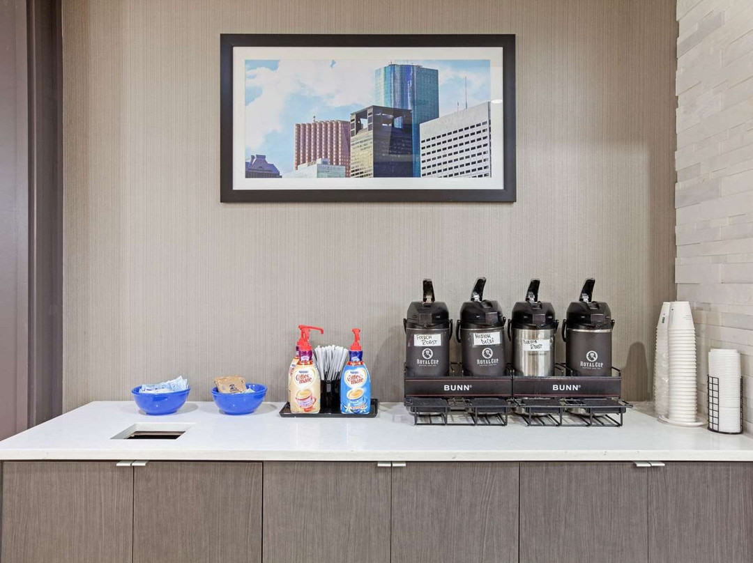 La Quinta Inn & Suites By Wyndham Pasadena North主图