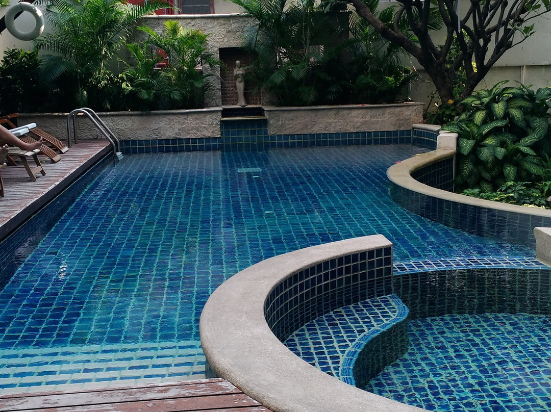 是隆塞琳酒店主图