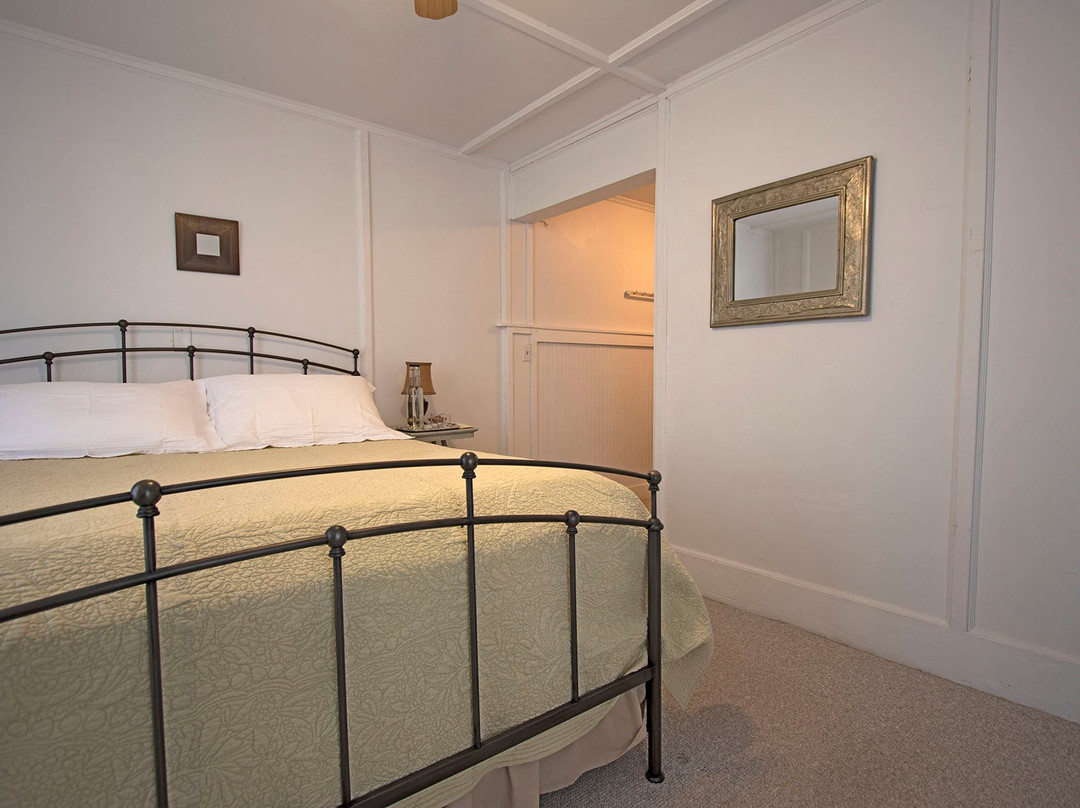 The Woodbine Inn主图