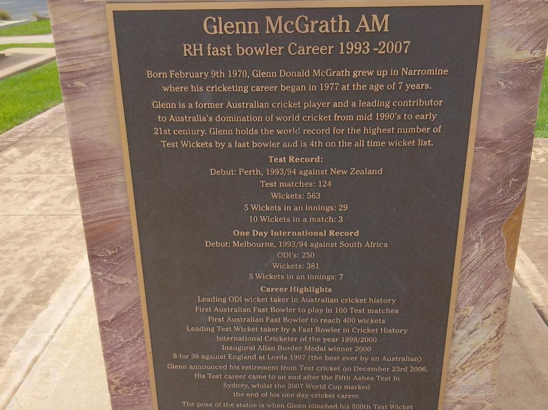 Glen McGrath Statue-Narromine必去景点
