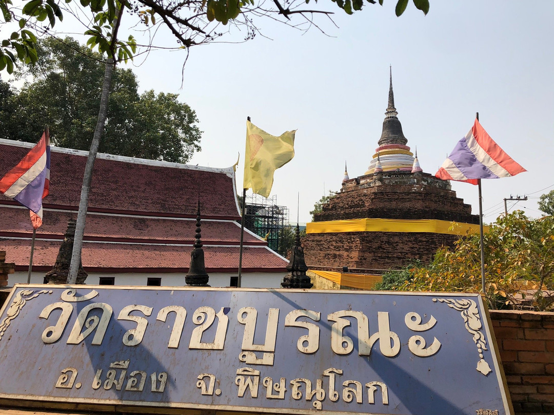 Wat Ratcha Burada Temple-彭世洛必去景点