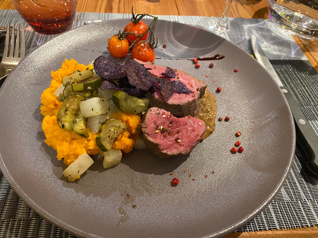 Logis Hôtel le Vétiné主图