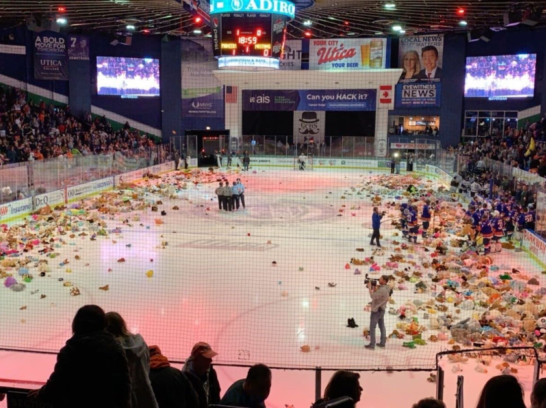 Adirondack Bank Center at the Utica Memorial Auditorium-Utica必去景点
