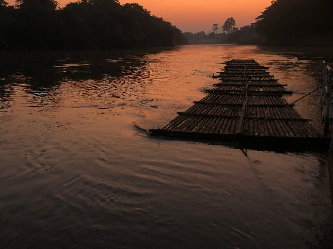 雷克斯桂河渡假酒店主图