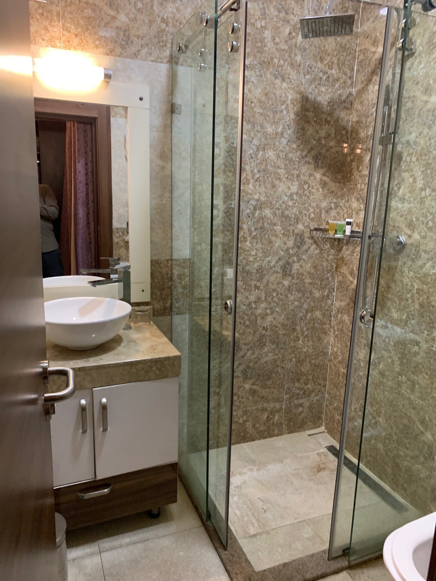 Joygate Hotel & Suites-浴室