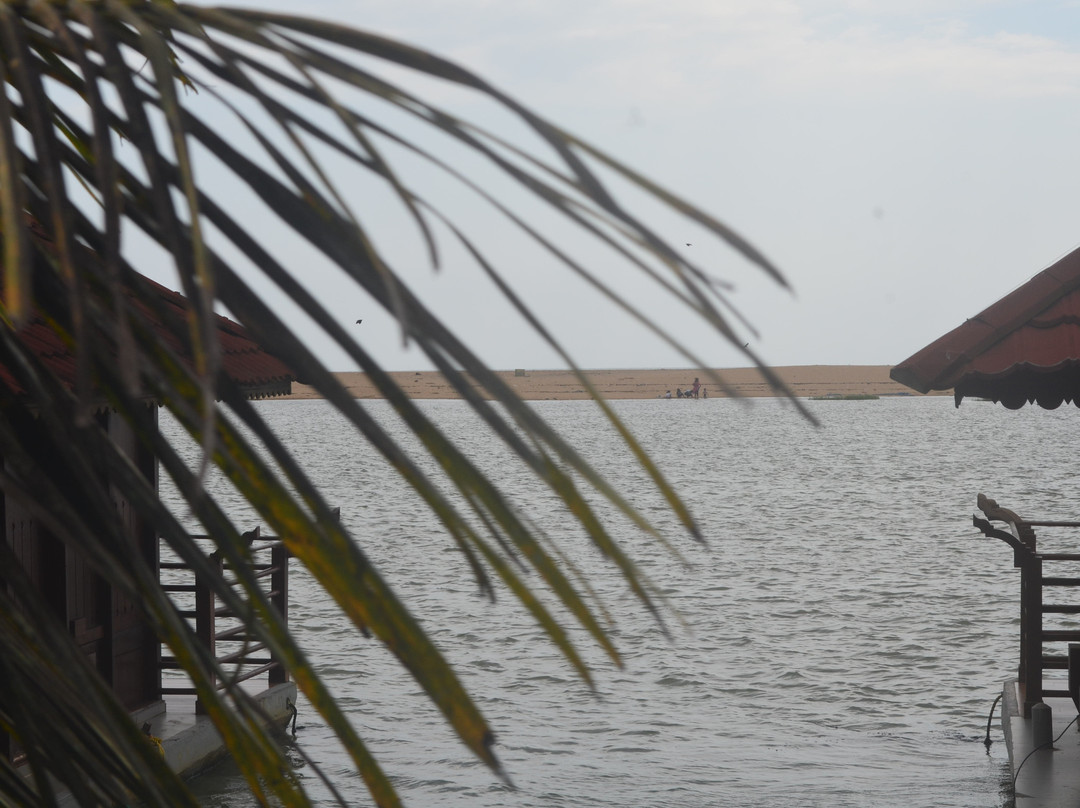 波瓦尔岛度假村主图