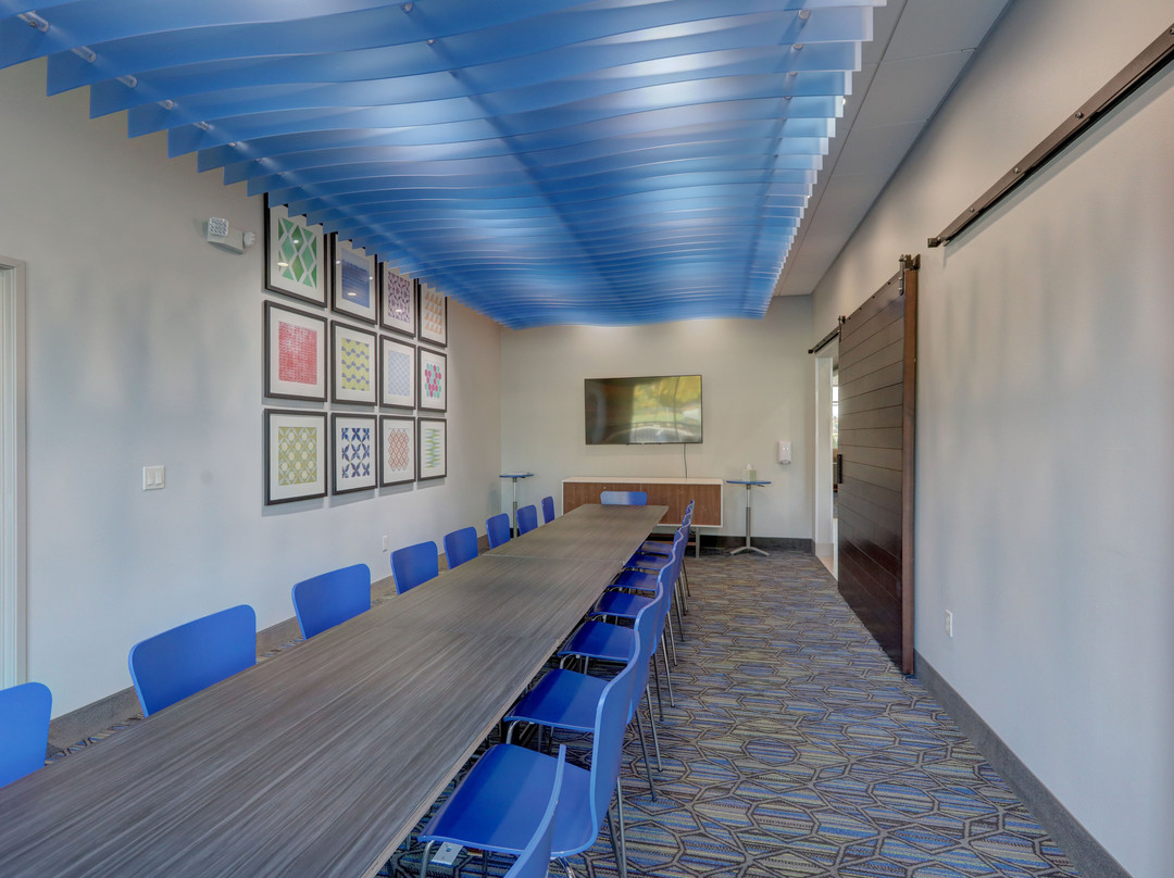 Holiday Inn Express & Suites Auburn Downtown By IHG主图