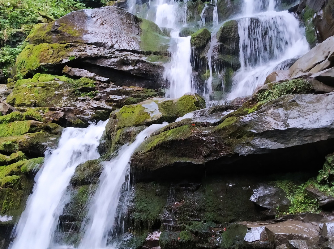 Shypit Waterfall景点图片