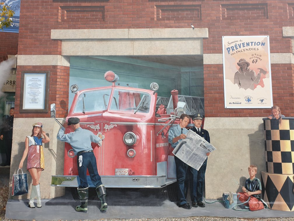 Sherbrooke's Murals on BaladoDiscovery-舍布鲁克必去景点