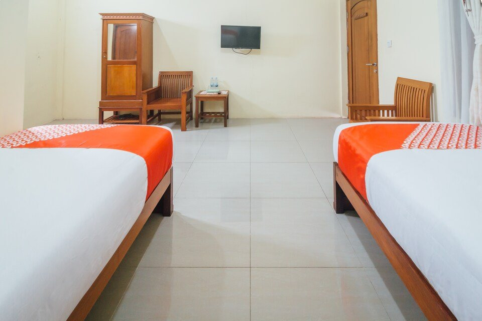 OYO 1300 Crecia Guest House主图