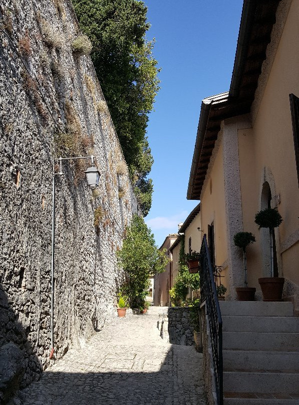 Chiesa di SS. Michele e Gaugerico-Fumone必去景点