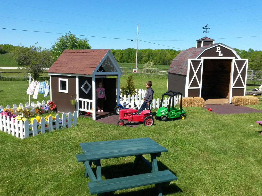 Egg Harbor旅游景点-Plum Loco Animal Farm