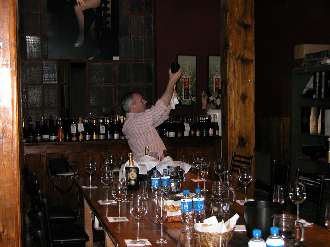 Guamini旅游景点-Vinoteca Lo de Joaquin Alberdi