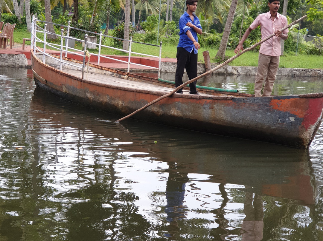 椰壳乡村湖度假村主图