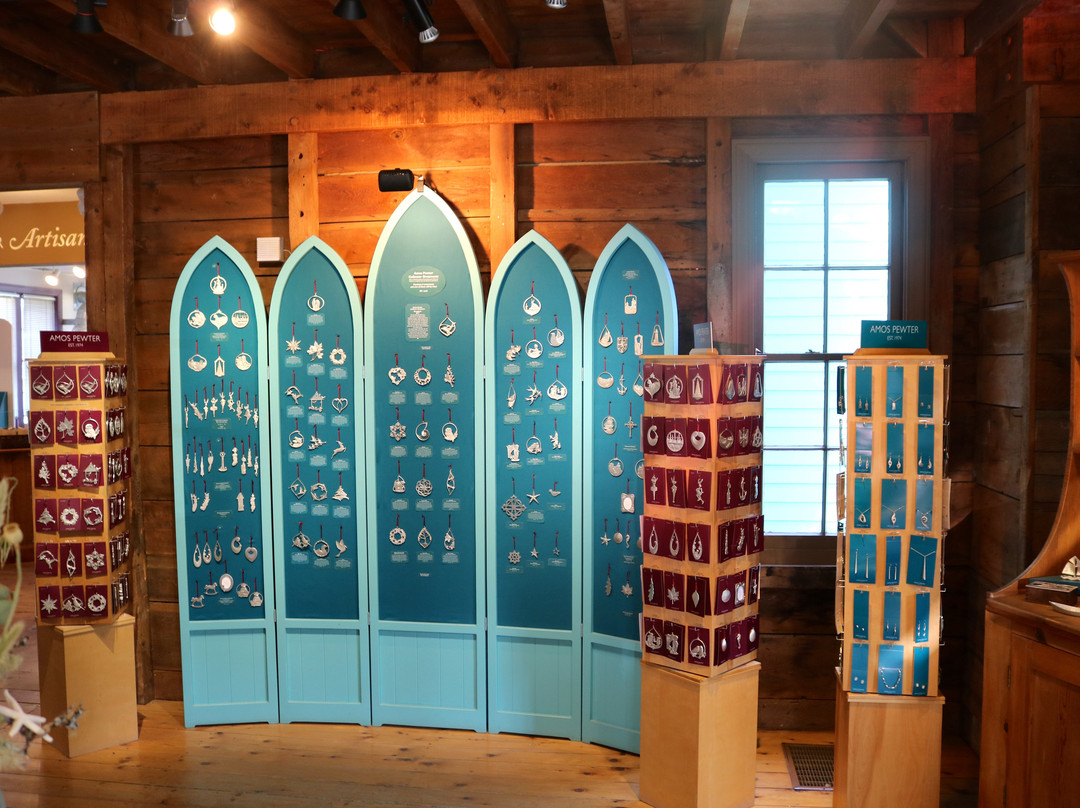 Amos Pewter-Mahone Bay必去景点