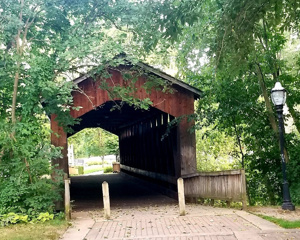 Ada Township Covered Bridge-Ada必去景点