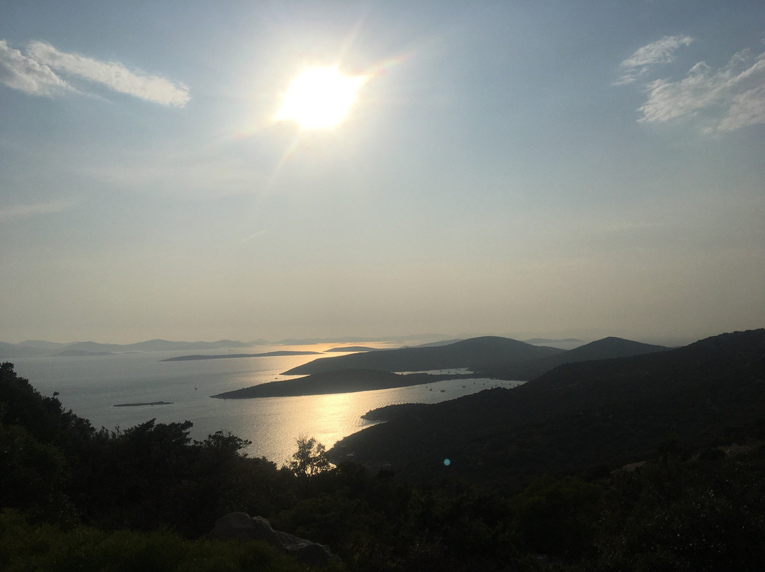 Aussichtsturm Tkon-Tkon必去景点