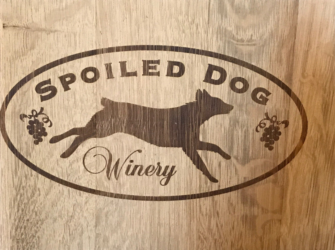 Spoiled Dog Winery景点图片