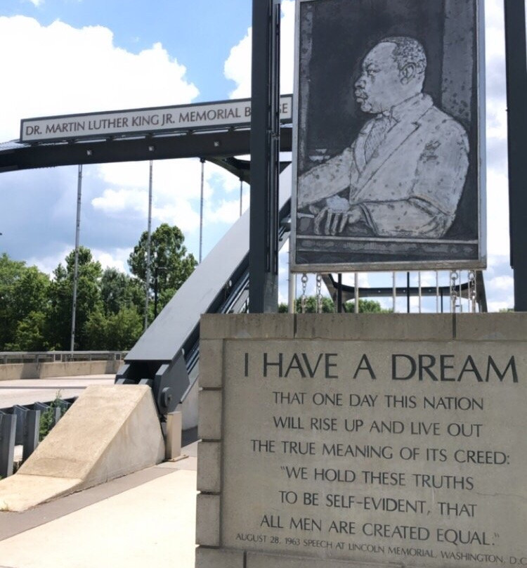 Dr. Martin Luther King Jr Memorial Bridge-韦恩堡必去景点