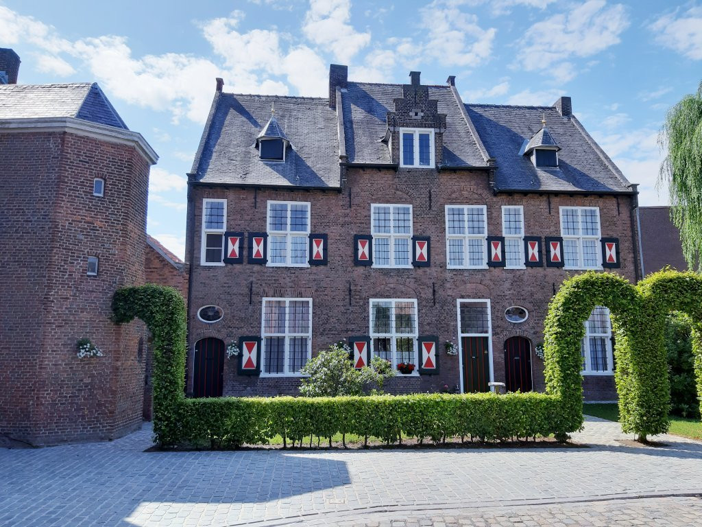 Beguinage Museum-腾尔浩特必去景点