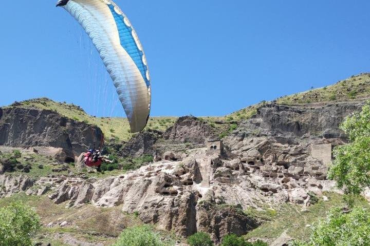 Vardzia Paragliding景点图片