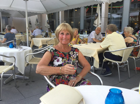 岳罗普酒店主图