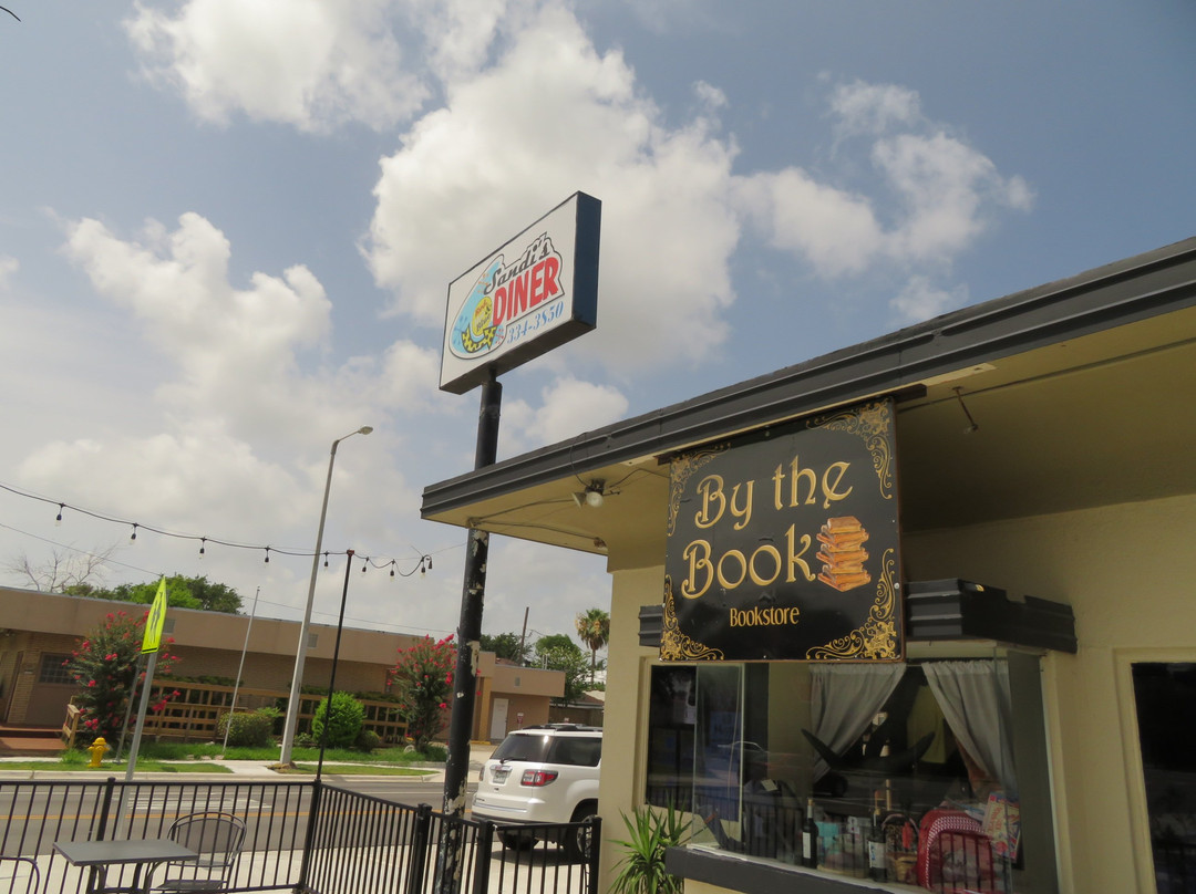 By The Book Bookstore-科珀斯克里斯蒂市必去景点