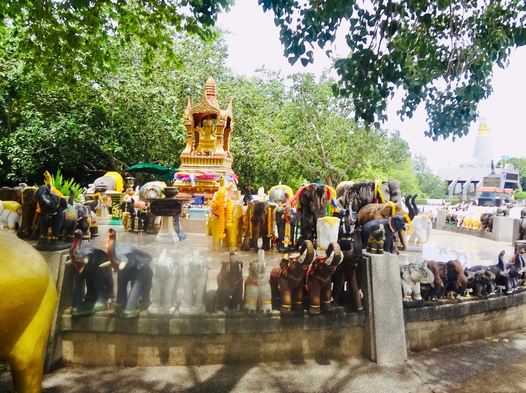 Brahma Elephant Shrine-拉威必去景点