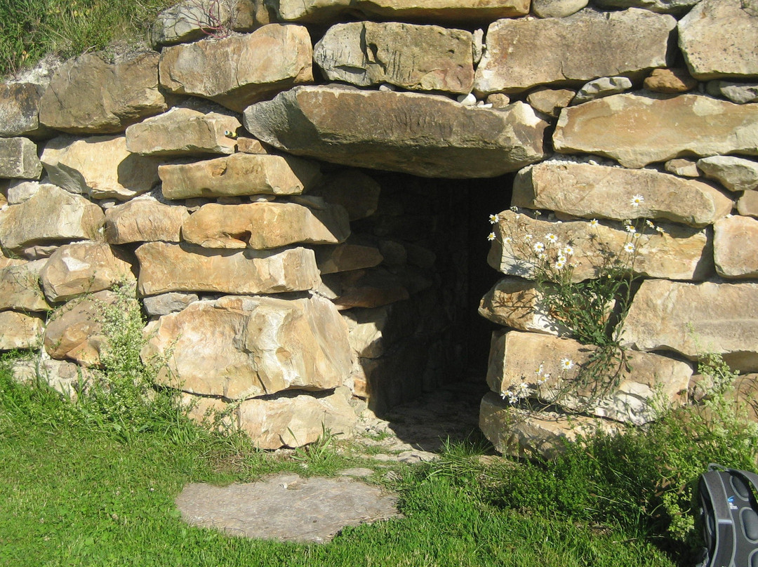 The Long Barrow at All Cannings景点图片