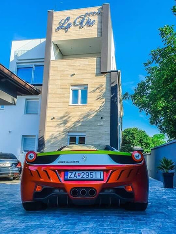 乐葳豪华酒店主图