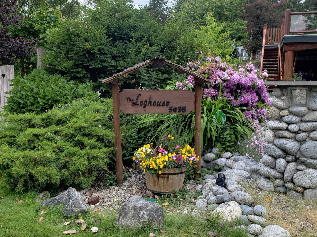 Loghouse at Halfmoon Bay主图