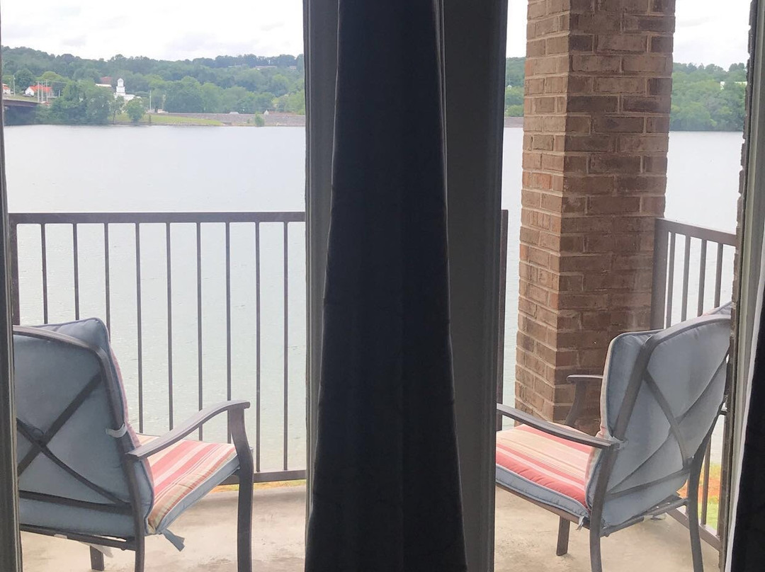 Point Lake Suites at the Point Resort主图