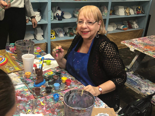 Plaster Carousel Fun Painting Studio-科勒尔斯普林斯必去景点