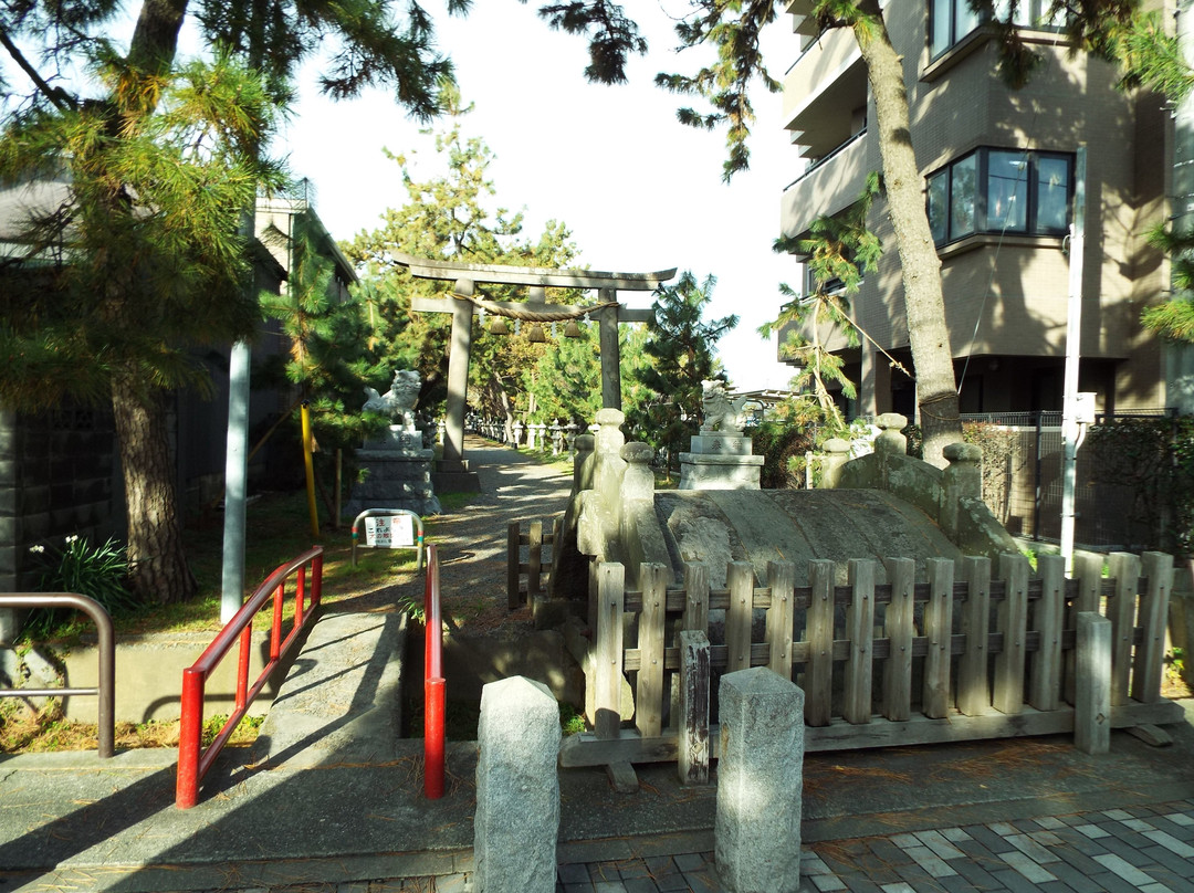 Tsurumine Hachimangu Shrine景点图片