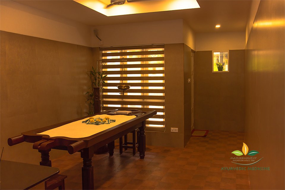Madukkakuzhy Ayurveda - Homestay, Lake & Mountains